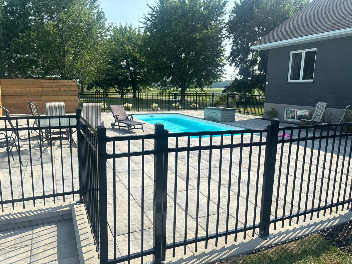 Value Industrial 147 ft Industrial Flat Top Fence, 7'x4', Steel, 20 Panels + 2 Gates